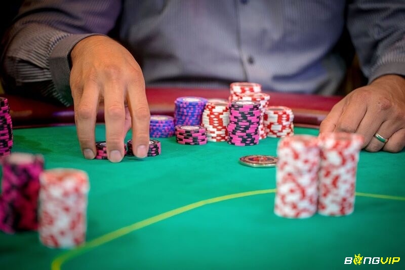 Bluff thông minh và hiệu quả trong Poker có thể mang lại lợi thế và chiến thắng cho bạn.