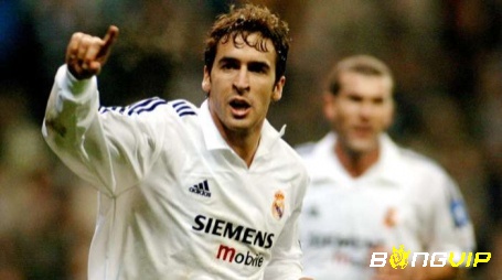 Huyền thoại Raul - biệt hiệu Raul chúa nhẫn, cầu thủ xuất sắc nhất Real Madrid