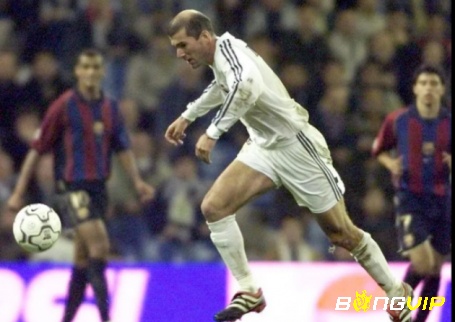 Zidane là siêu cầu thủ xuất sắc nhất Real Madrid với quốc tịch Pháp