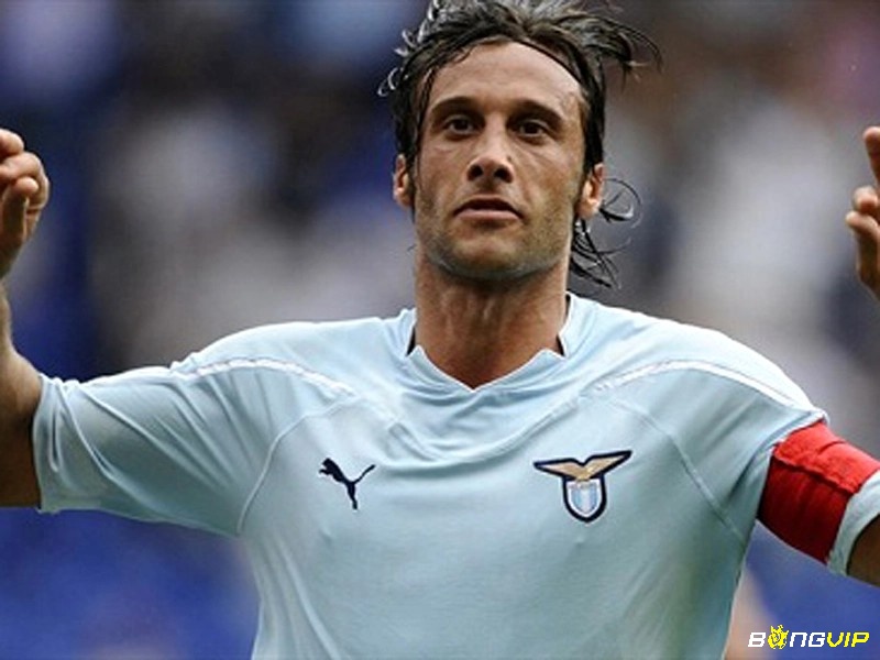 Stefano Mauri được biết đến với sự đa năng và tinh thần lãnh đạo tuyệt vời của Lazio