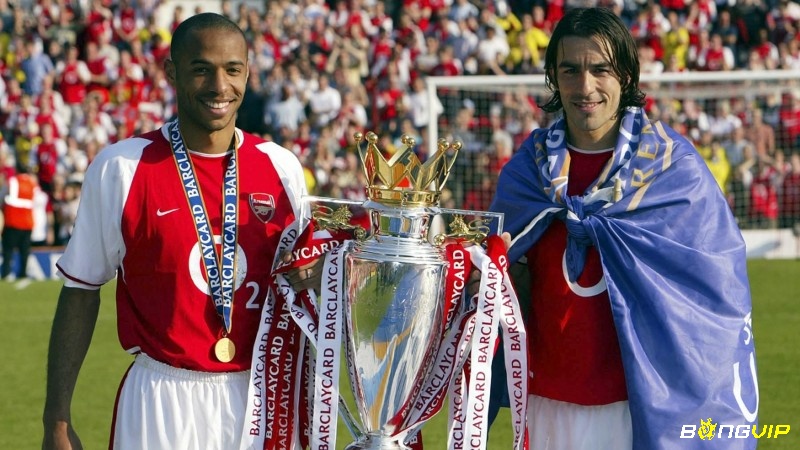 Arsenal là đội bóng duy nhất bất bại ở Ngoại hạng Anh 2003, thủ môn hay nhất Arsenal là ai? 