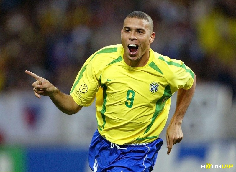 Ronaldo De Lima với 15 bàn thắng đứng vị trí thứ 2 trong top cầu thủ ghi bàn nhiều nhất World Cup