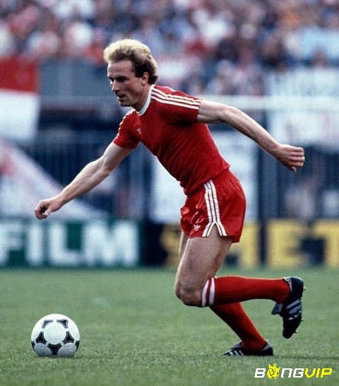 Rummenigge là một trong những cầu thủ có tầm ảnh hưởng lớn nhất của Bayern