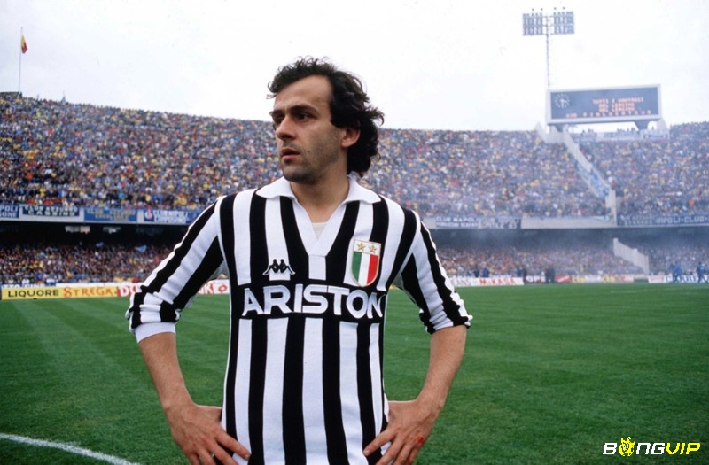 Platini mang số 10 trong đội Juventus sở hữu kỹ năng chơi tốt
