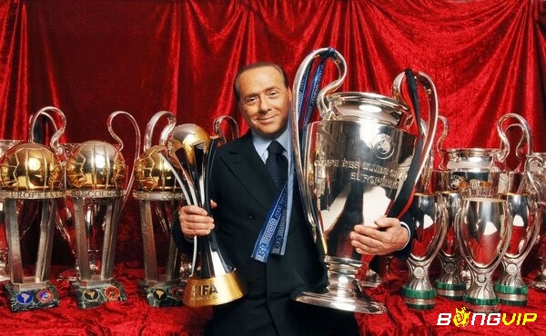 Berlusconi cùng các danh hiệu có được cùng Milan
